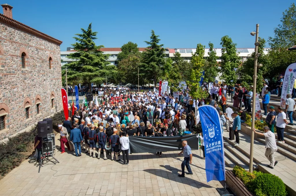 Bursa'nın lezzet şöleni kortejle başladı