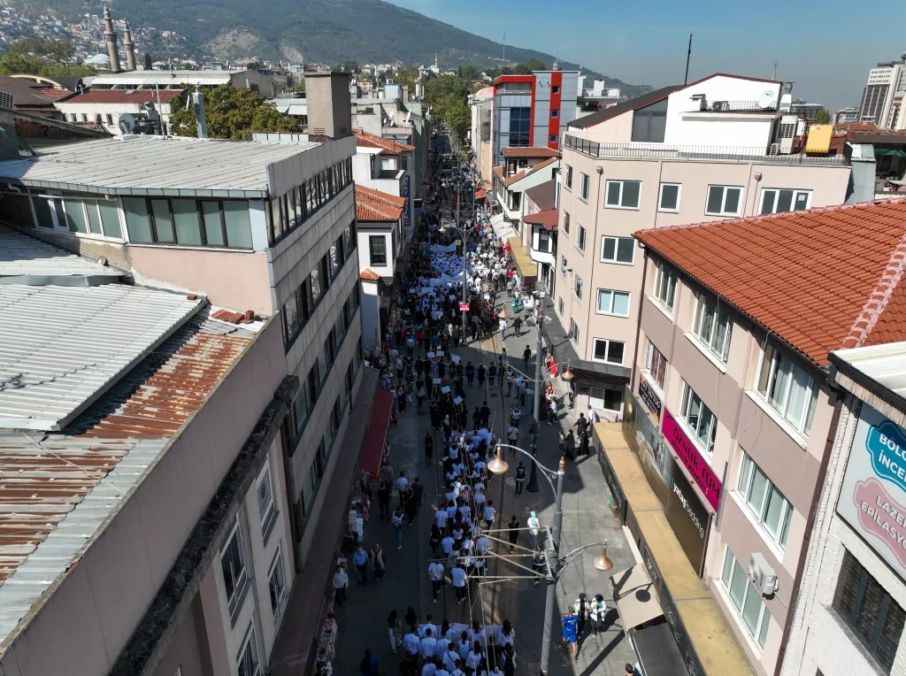 Bursa'nın lezzet şöleni kortejle başladı