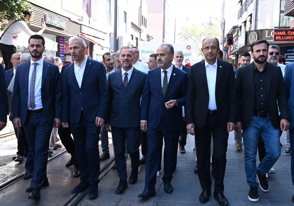 Bursa'nın lezzet şöleni kortejle başladı