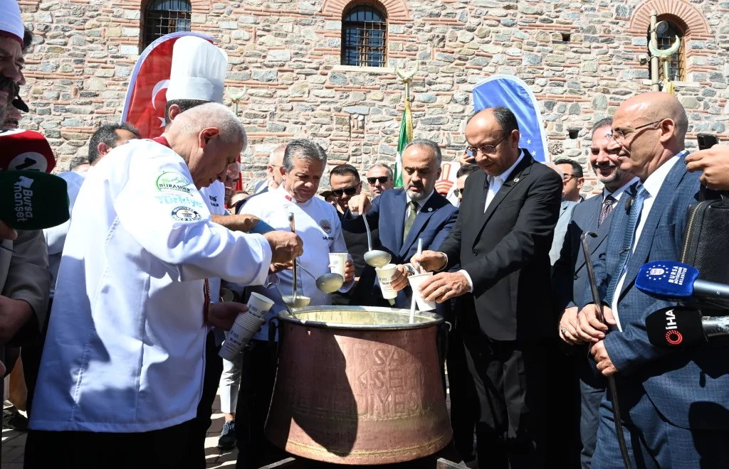 Bursa'nın lezzet şöleni kortejle başladı