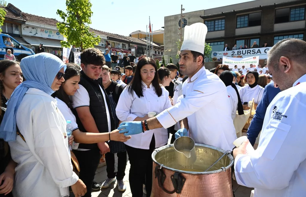 Bursa'nın lezzet şöleni kortejle başladı