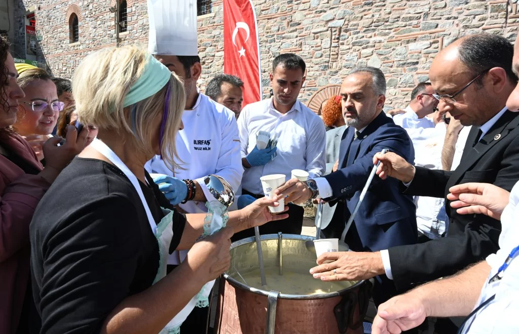 Bursa'nın lezzet şöleni kortejle başladı