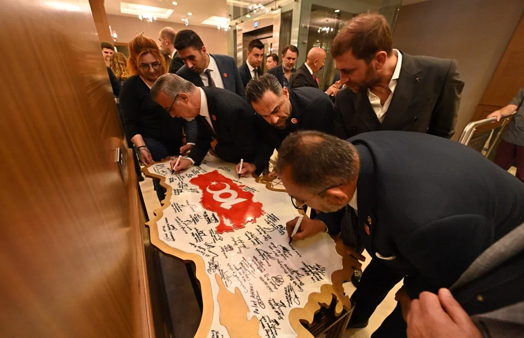 Büyükşehir meclisi, imzalarıyla tarihe not düştü