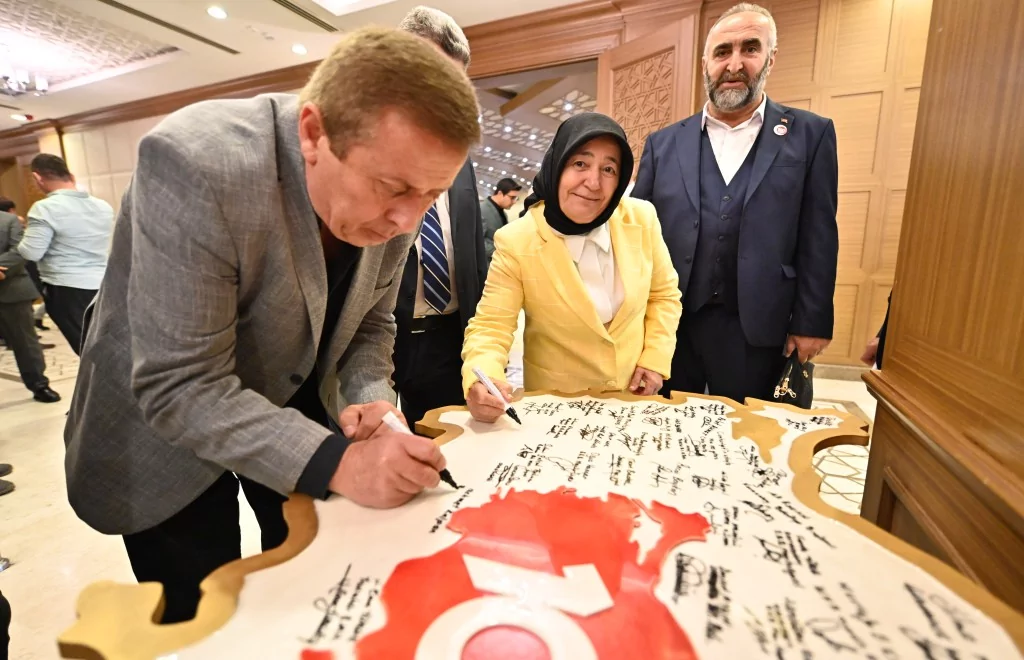 Büyükşehir meclisi, imzalarıyla tarihe not düştü