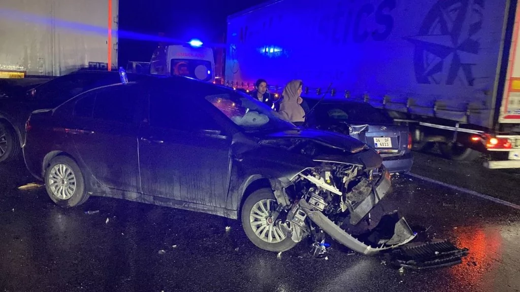 Ortalık savaş alanına döndü! 26 araç kazaya karıştı