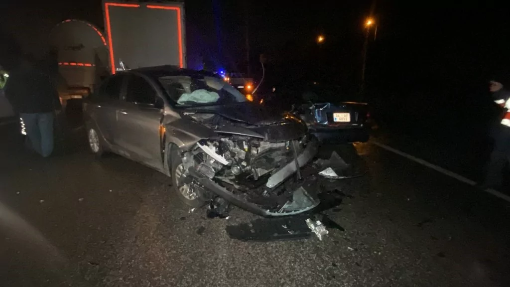 Ortalık savaş alanına döndü! 26 araç kazaya karıştı