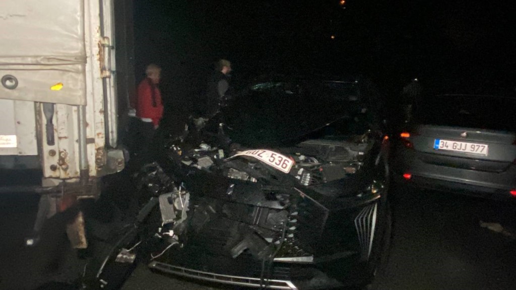 Ortalık savaş alanına döndü! 26 araç kazaya karıştı