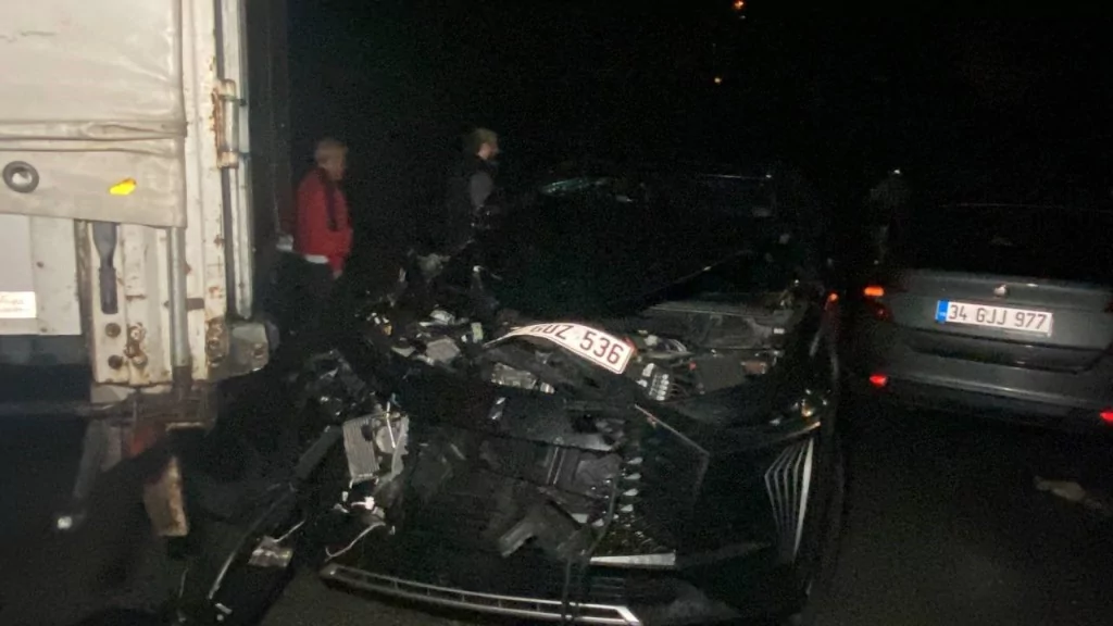 Ortalık savaş alanına döndü! 26 araç kazaya karıştı