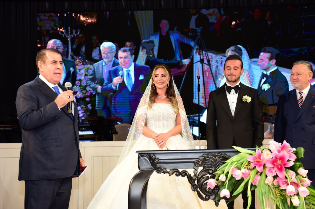 Ömürlük imzaları attılar