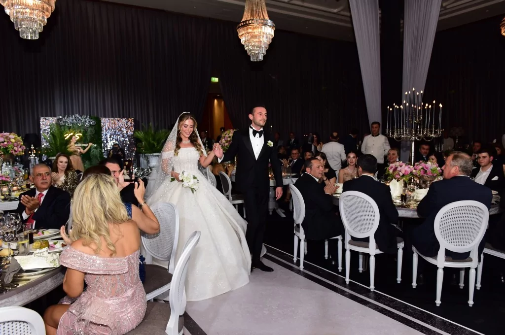 Ömürlük imzaları attılar