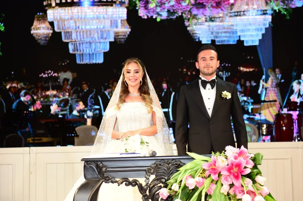 Ömürlük imzaları attılar