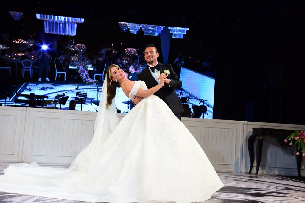 Ömürlük imzaları attılar