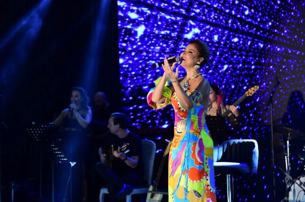 Ömürlük imzaları attılar