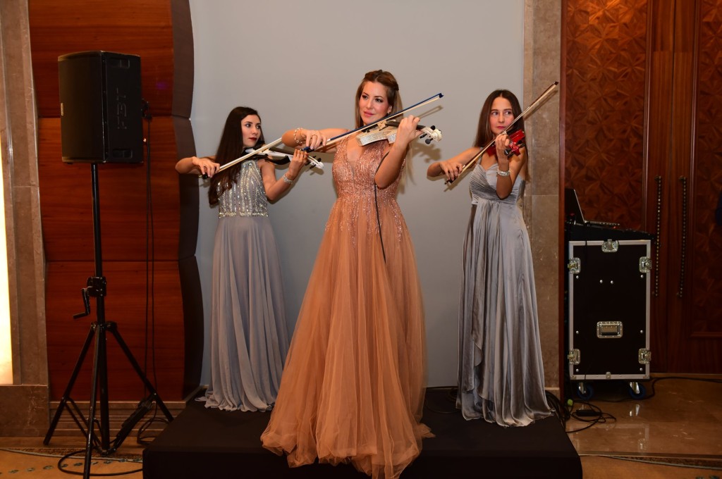 Ömürlük imzaları attılar