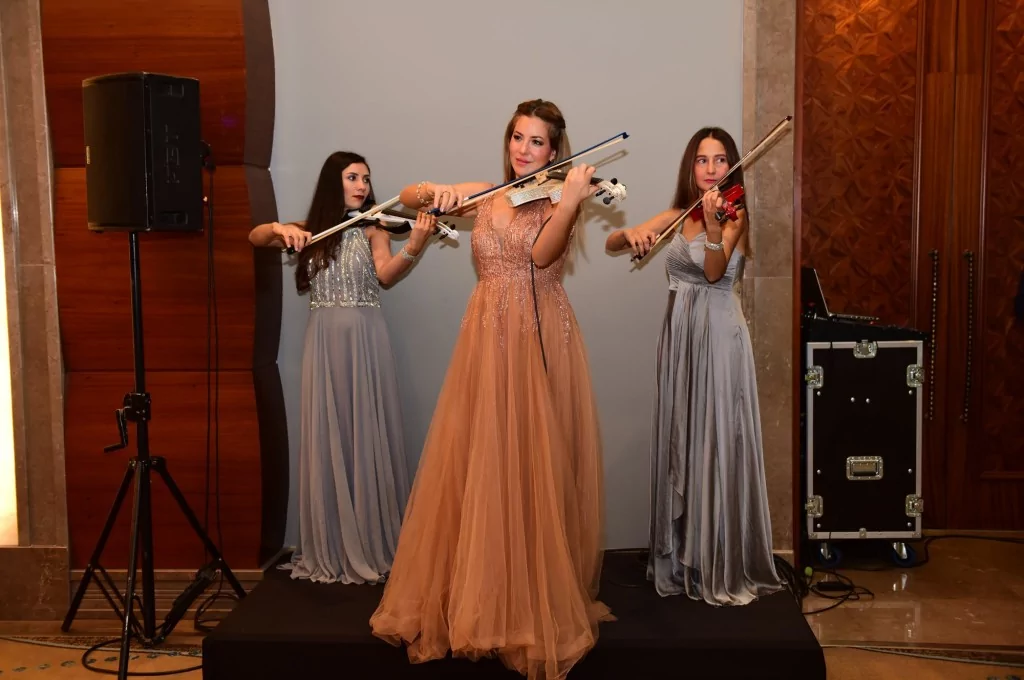 Ömürlük imzaları attılar