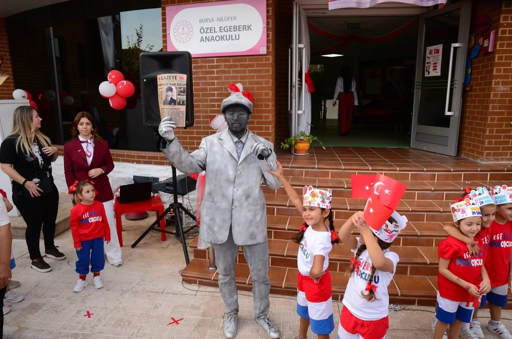 Minik yüreklerin 100. yıl coşkusu