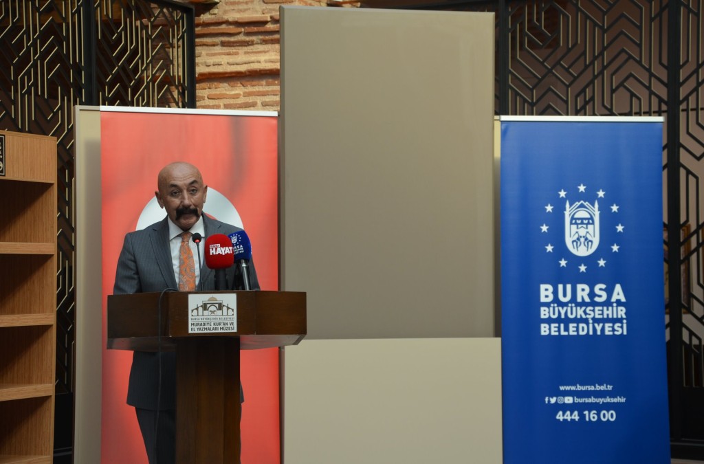 Sanatseverler 'Çeşm-i Cihan Ebru Sergisi'ne buluştu