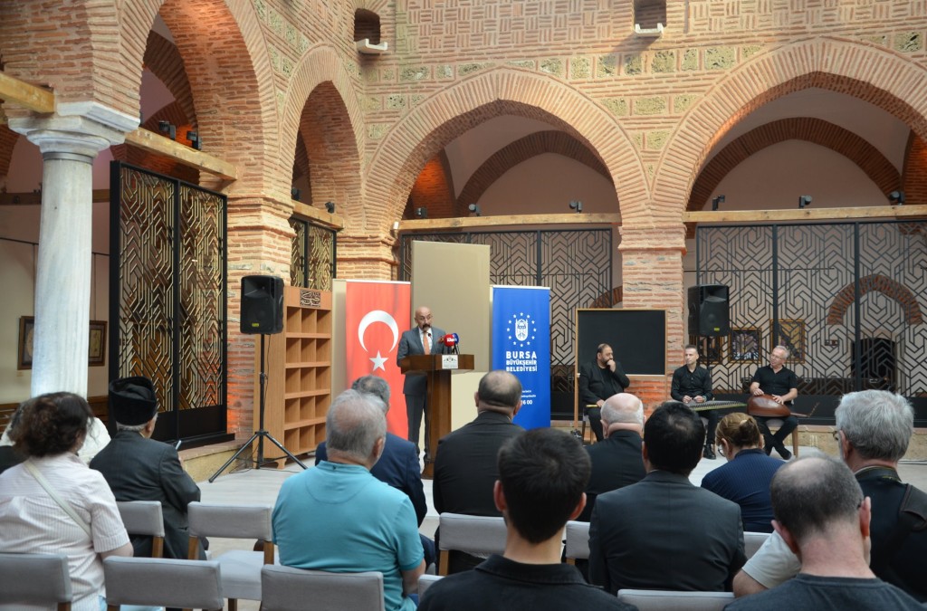 Sanatseverler 'Çeşm-i Cihan Ebru Sergisi'ne buluştu