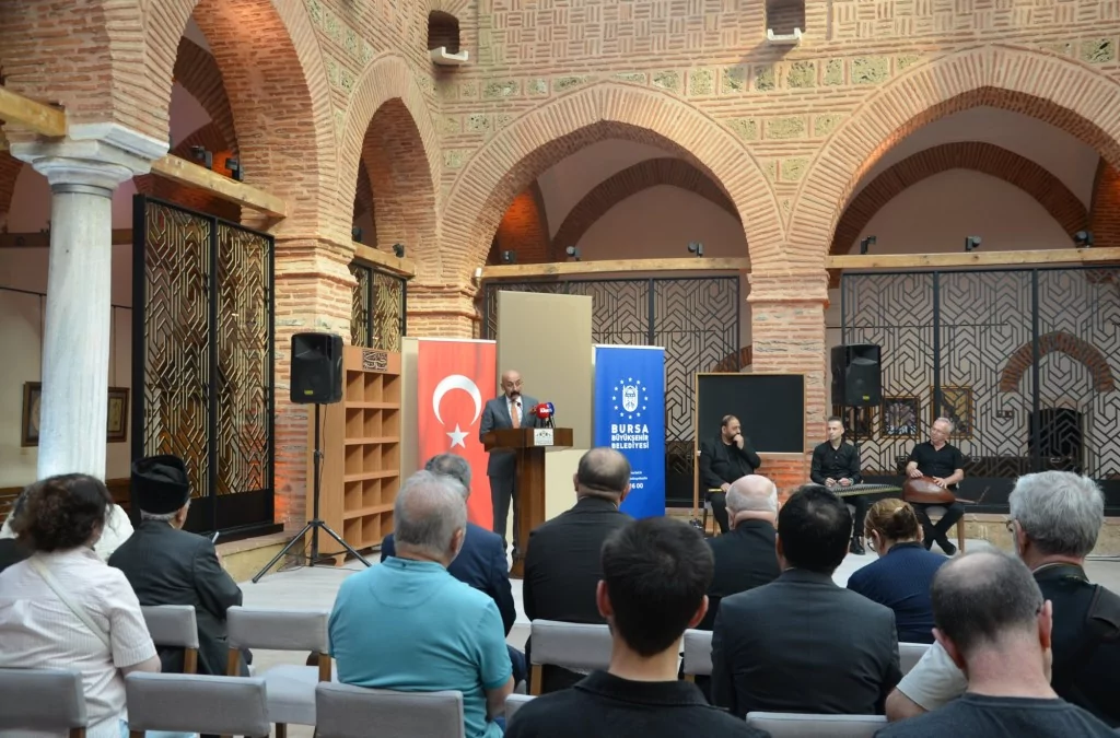 Sanatseverler 'Çeşm-i Cihan Ebru Sergisi'ne buluştu