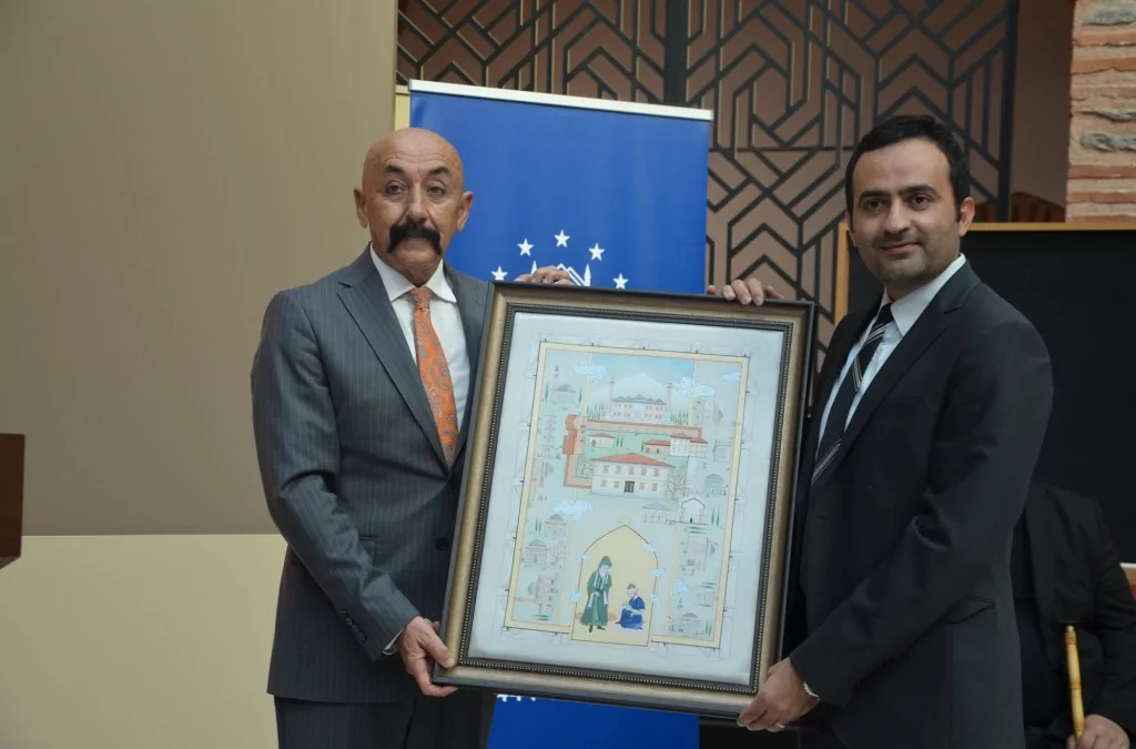 Sanatseverler 'Çeşm-i Cihan Ebru Sergisi'ne buluştu