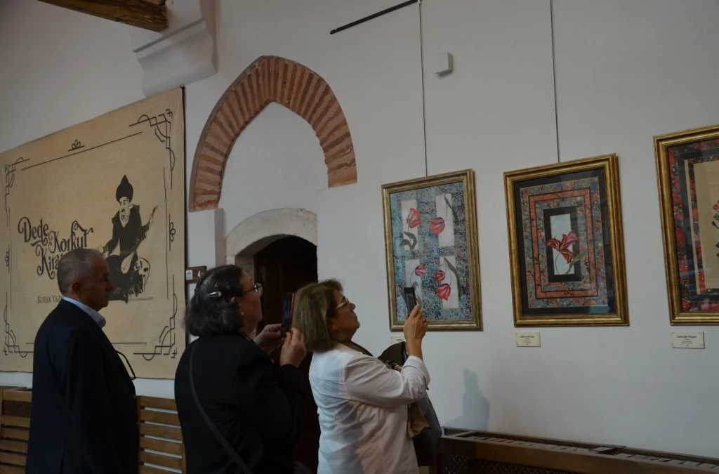 Sanatseverler 'Çeşm-i Cihan Ebru Sergisi'ne buluştu