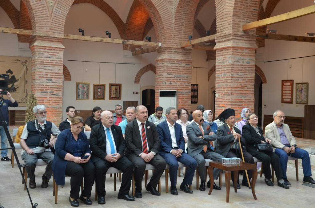 Sanatseverler 'Çeşm-i Cihan Ebru Sergisi'ne buluştu