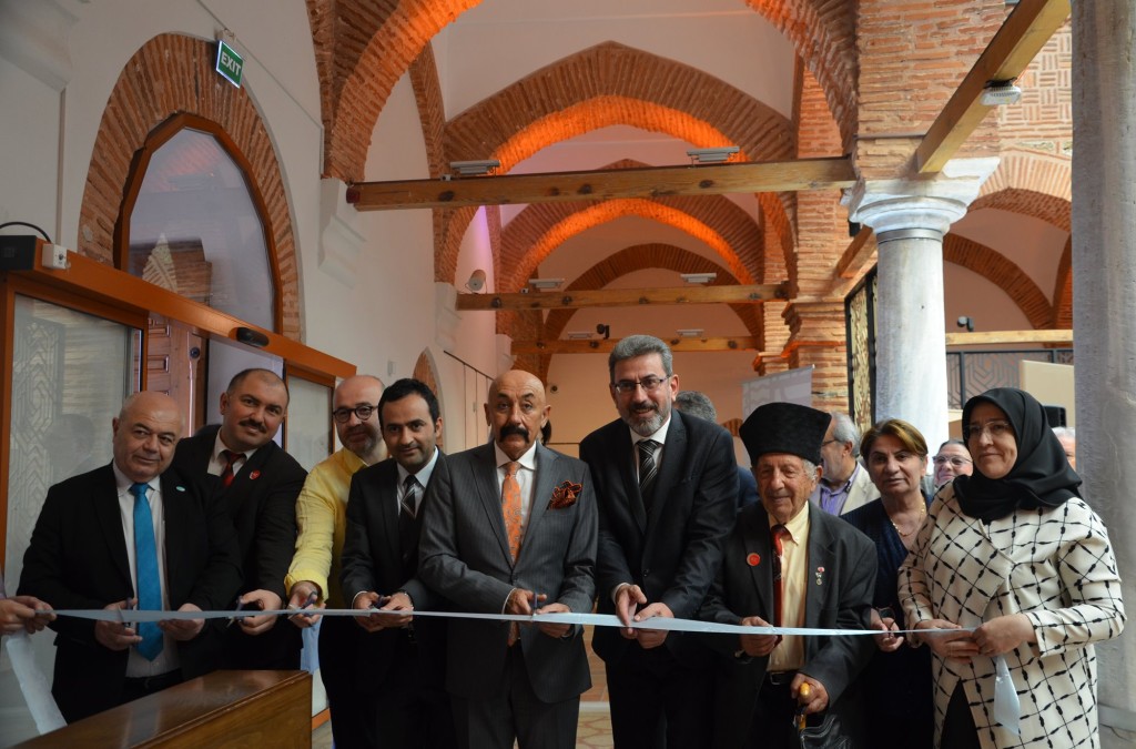 Sanatseverler 'Çeşm-i Cihan Ebru Sergisi'ne buluştu