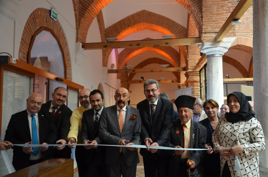 Sanatseverler 'Çeşm-i Cihan Ebru Sergisi'ne buluştu