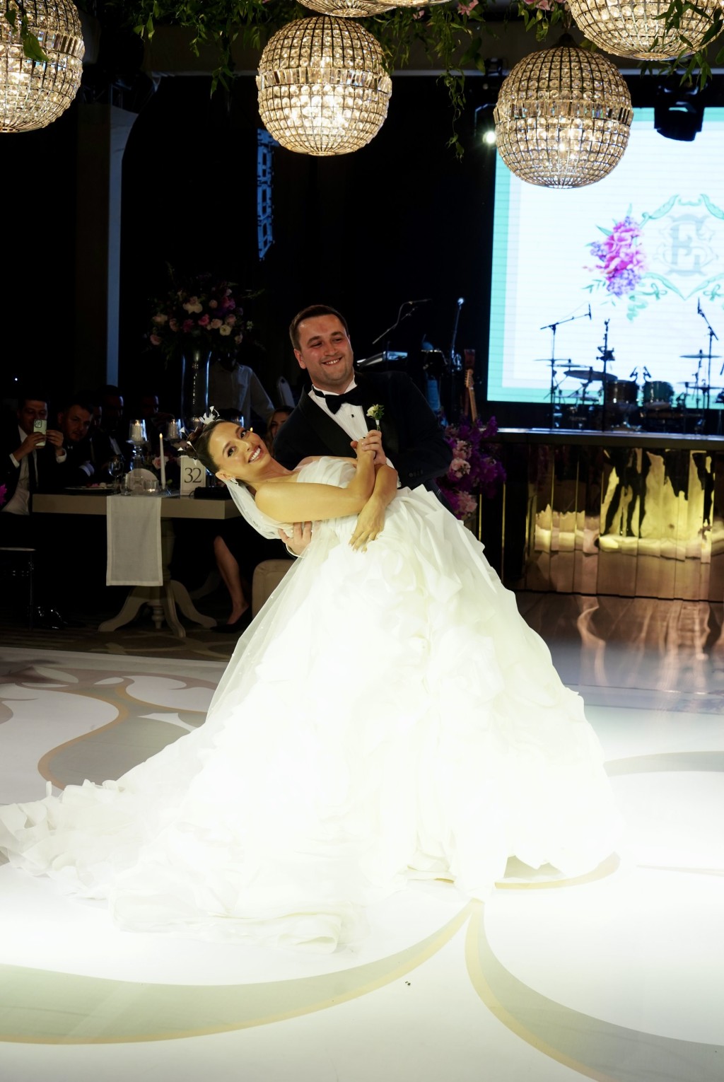 Bu düğüne herkes şahit