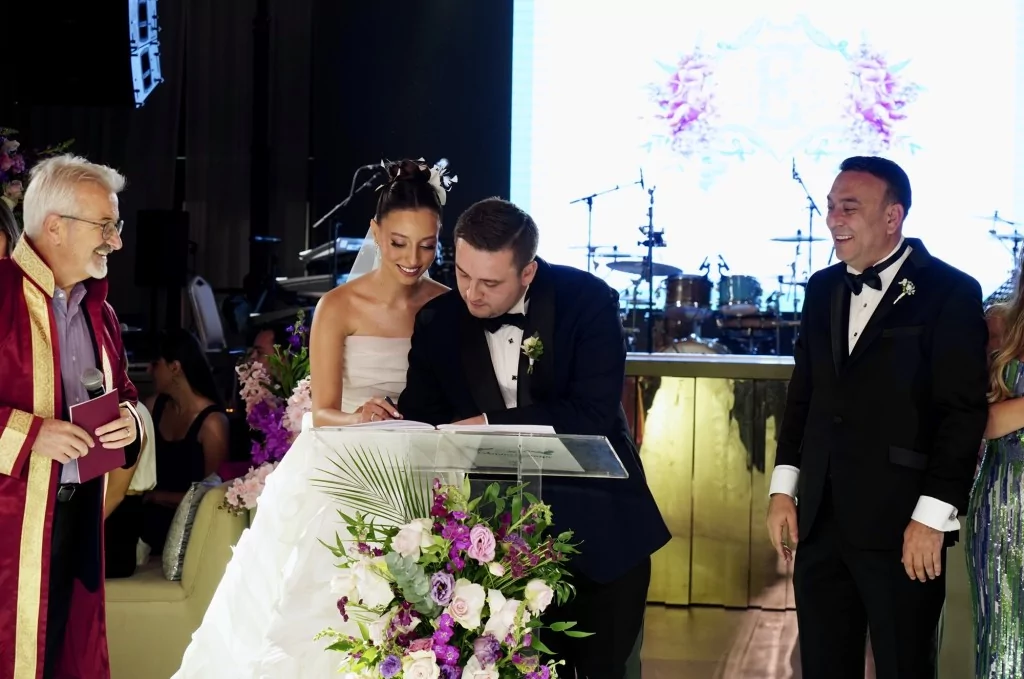 Bu düğüne herkes şahit