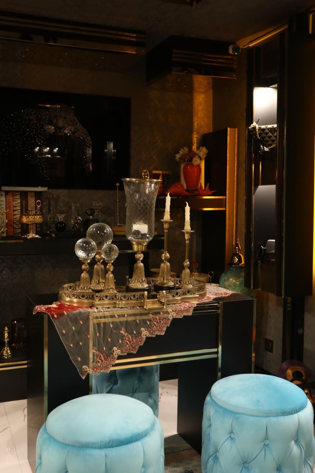 Neslihan Koçak'tan Bursa'nın en büyük altın ve pırlanta mağazası