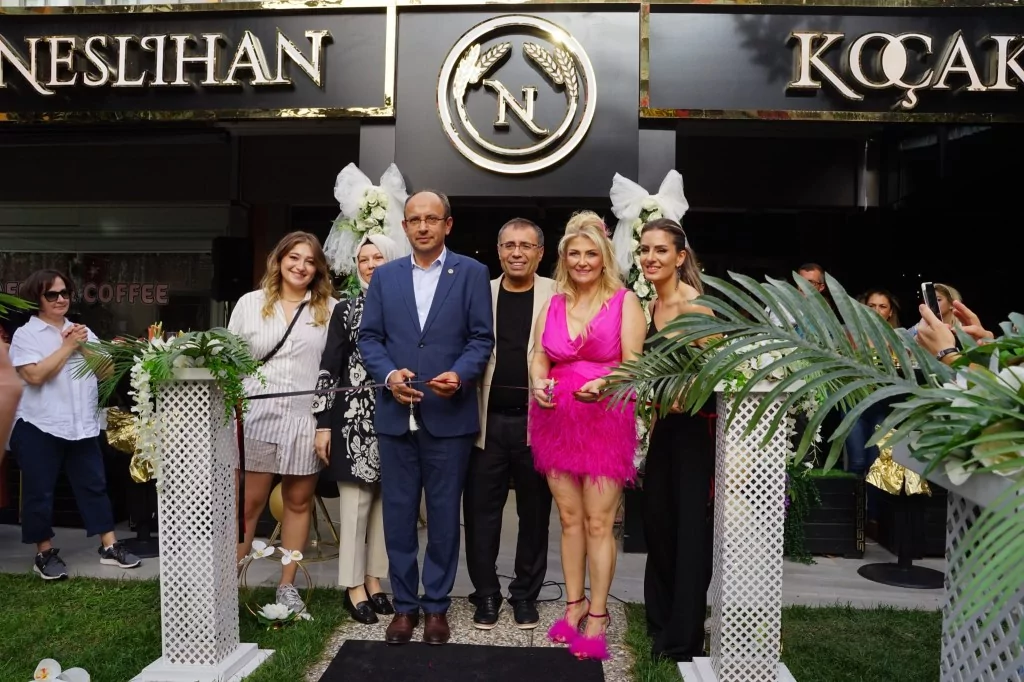 Neslihan Koçak'tan Bursa'nın en büyük altın ve pırlanta mağazası