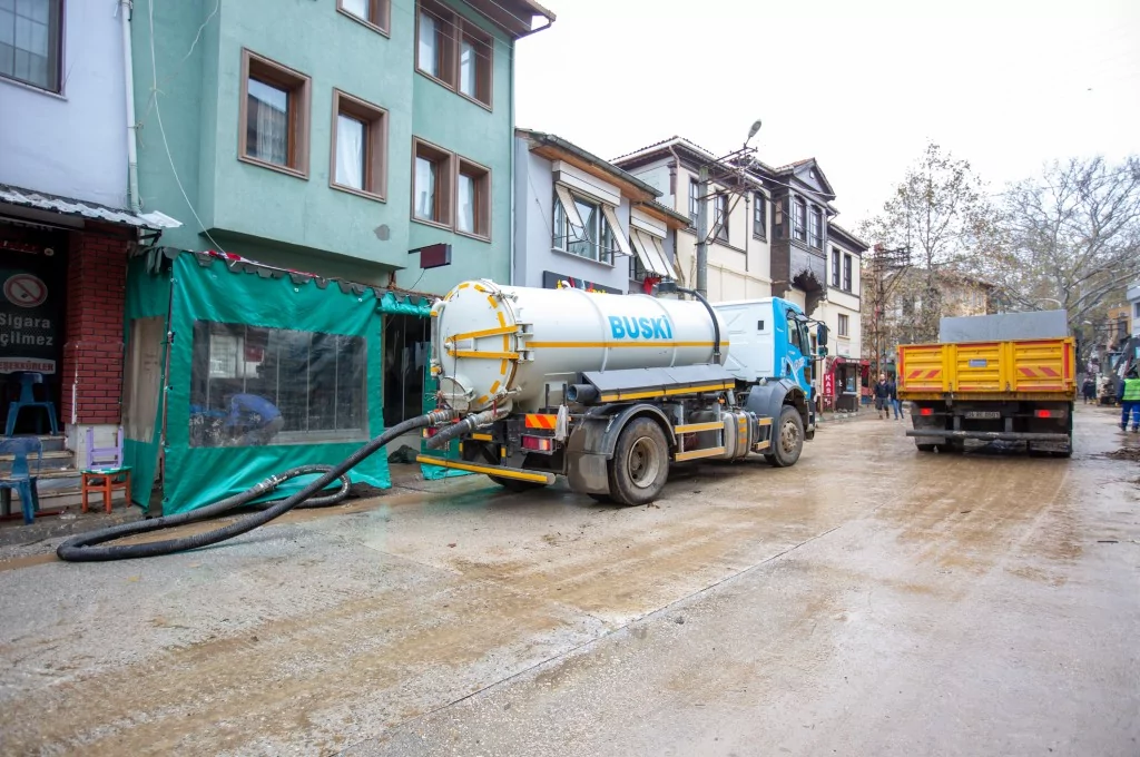 Bursa'da selin yaraları sarılıyor