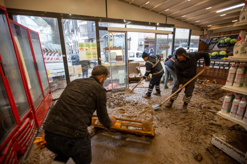 Bursa'da selin yaraları sarılıyor