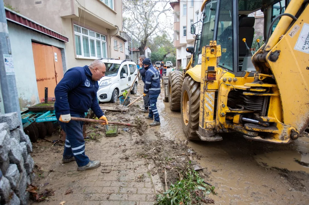 Bursa'da selin yaraları sarılıyor