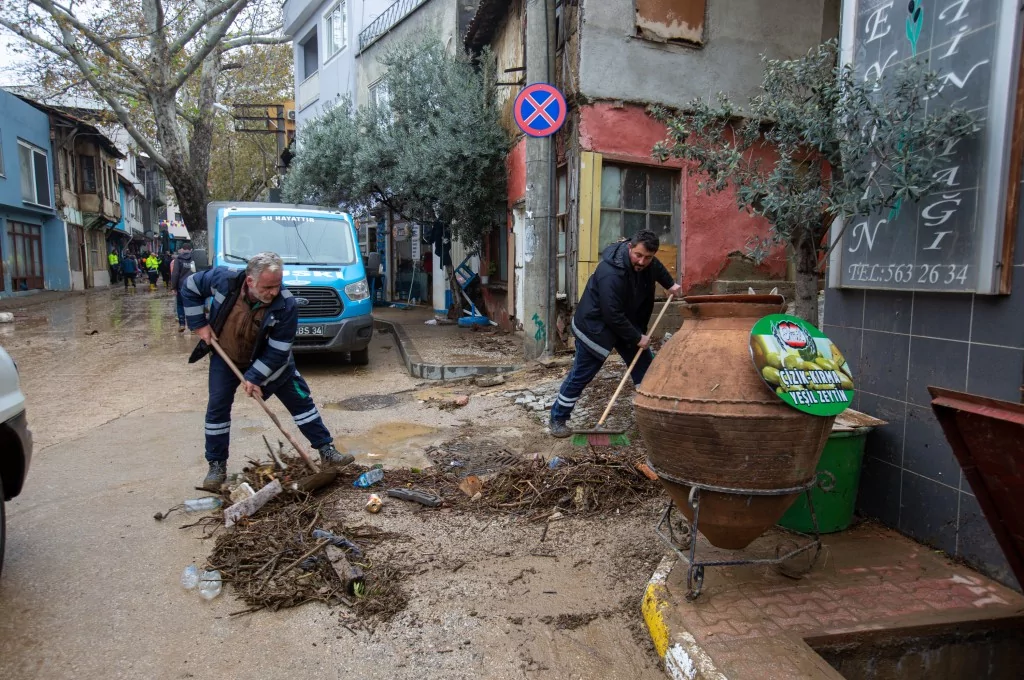 Bursa'da selin yaraları sarılıyor