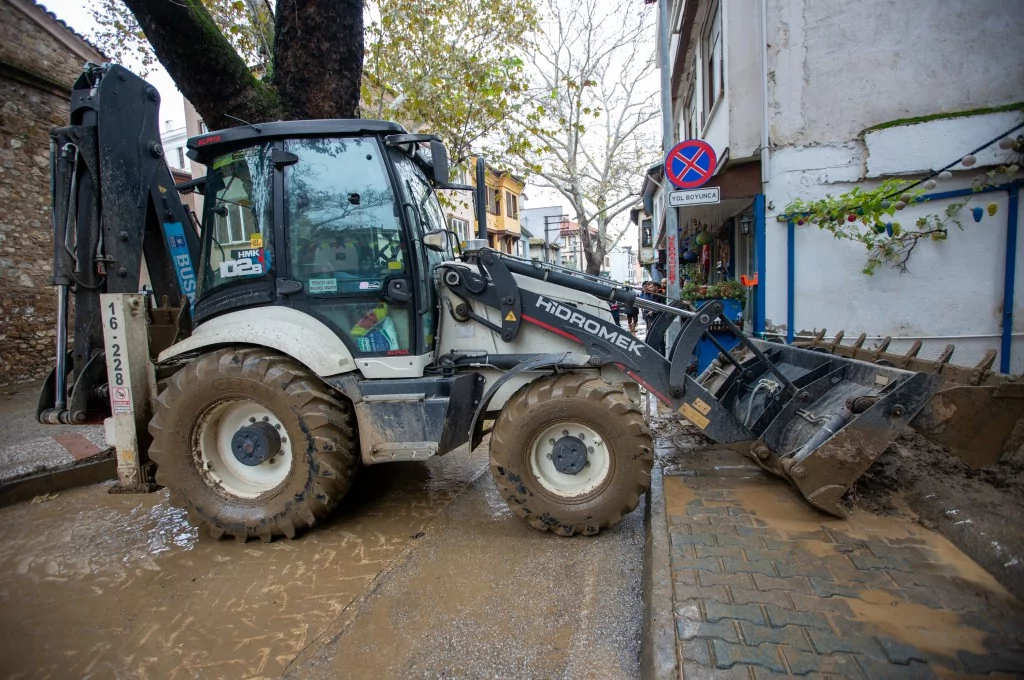 Bursa'da selin yaraları sarılıyor