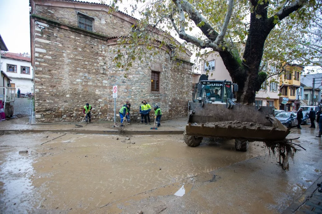 Bursa'da selin yaraları sarılıyor
