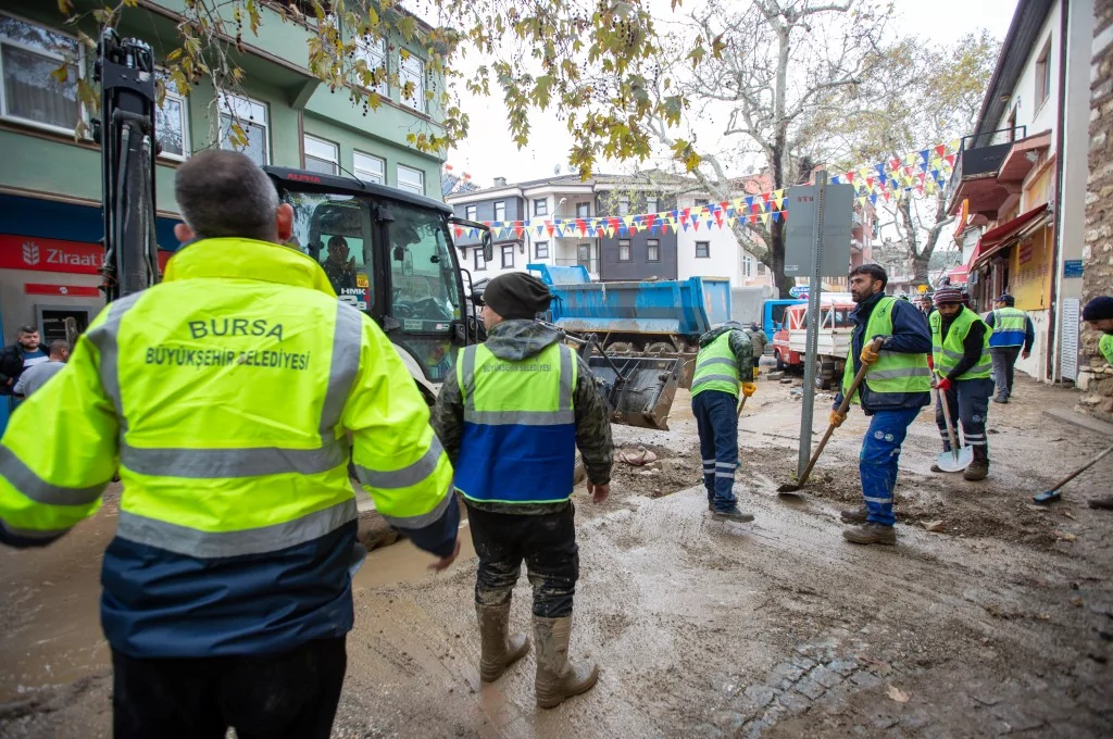 Bursa'da selin yaraları sarılıyor