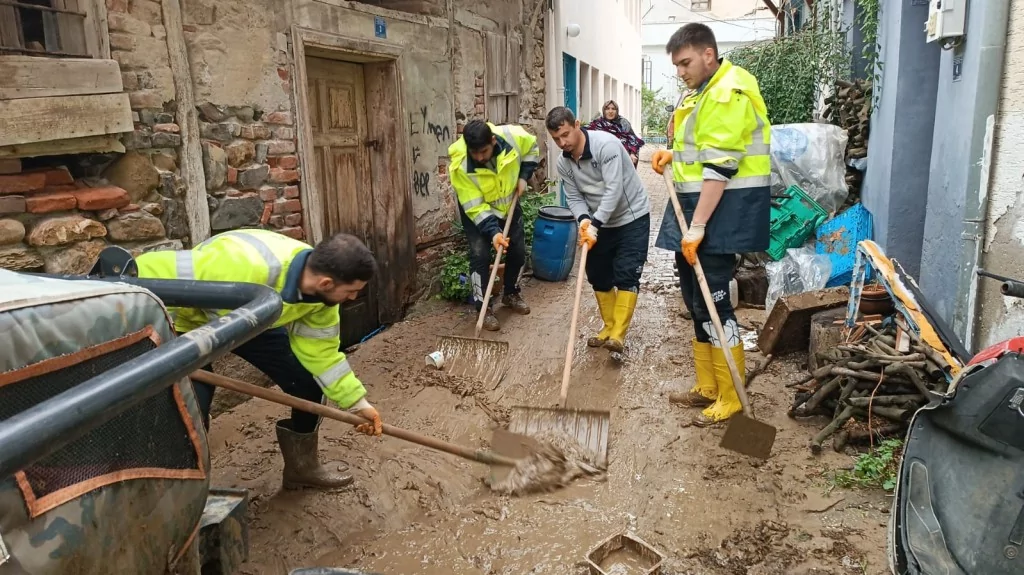 Bursa'da selin yaraları sarılıyor