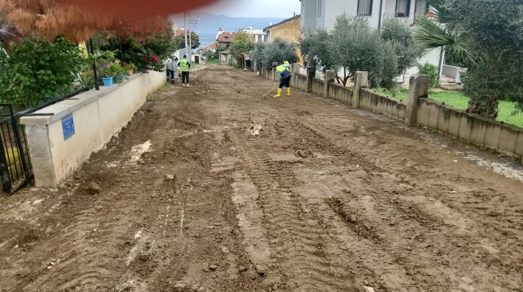 Sel bölgelerinde yaralar sarılıyor