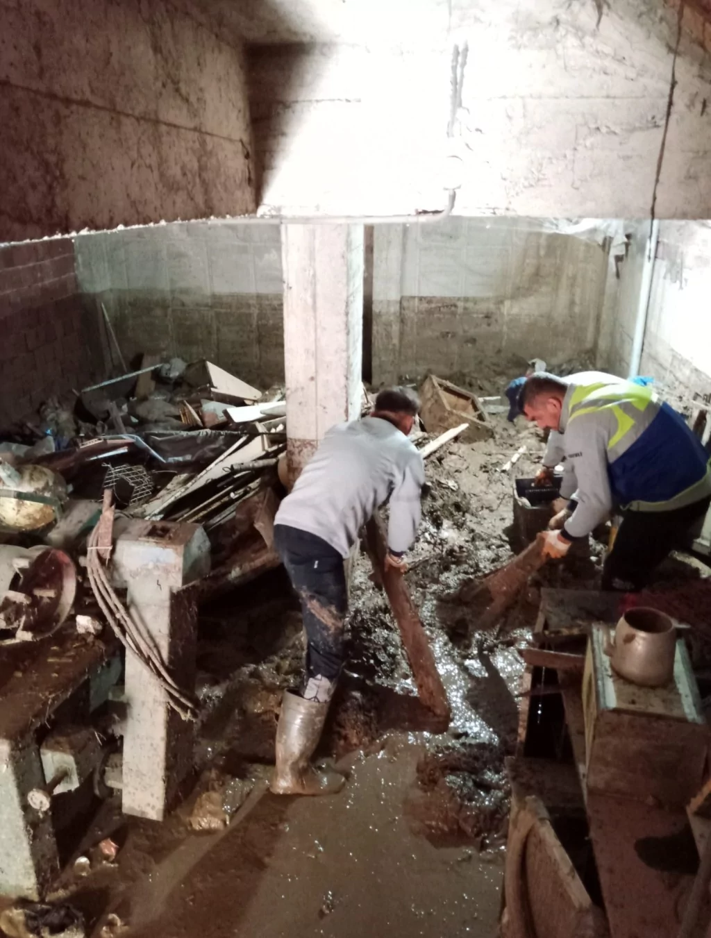 Sel bölgelerinde yaralar sarılıyor