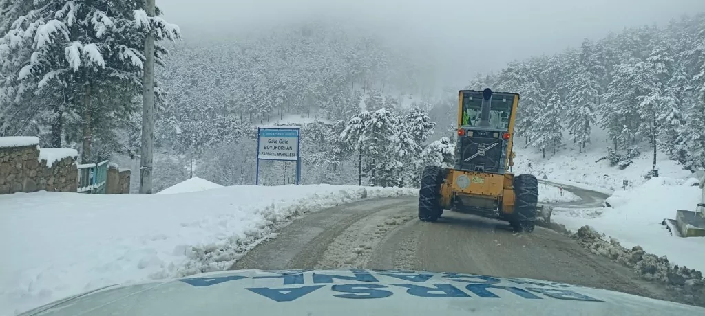 Bursa'da 56 mahallede kar mesaisi!