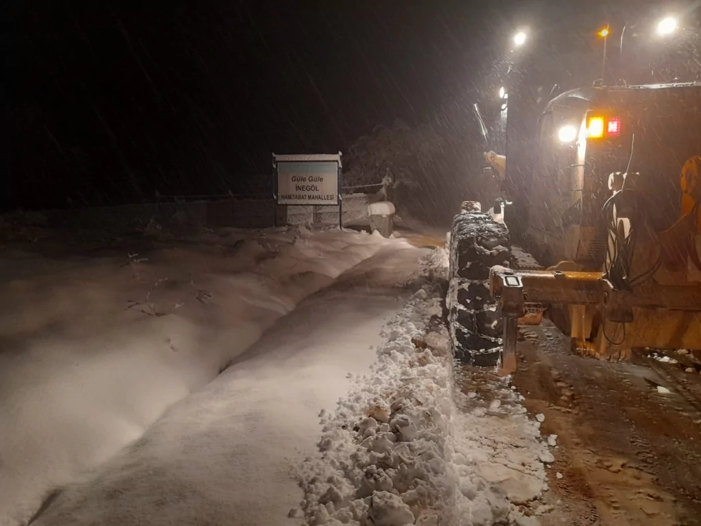 Bursa'da 56 mahallede kar mesaisi!