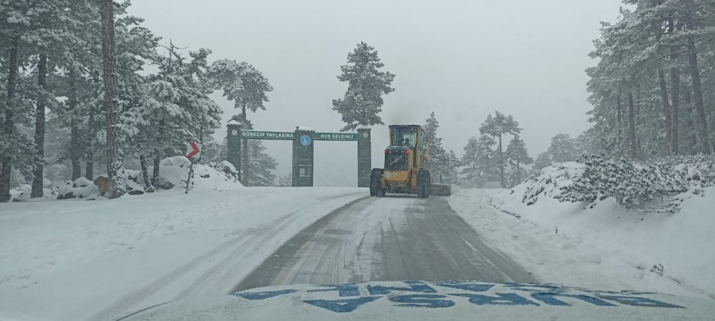 Bursa'da 56 mahallede kar mesaisi!