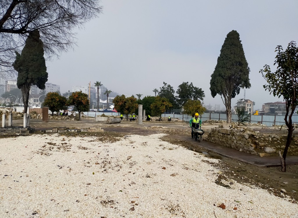 Antakya Ulu Cami'de enkaz kaldırıldı