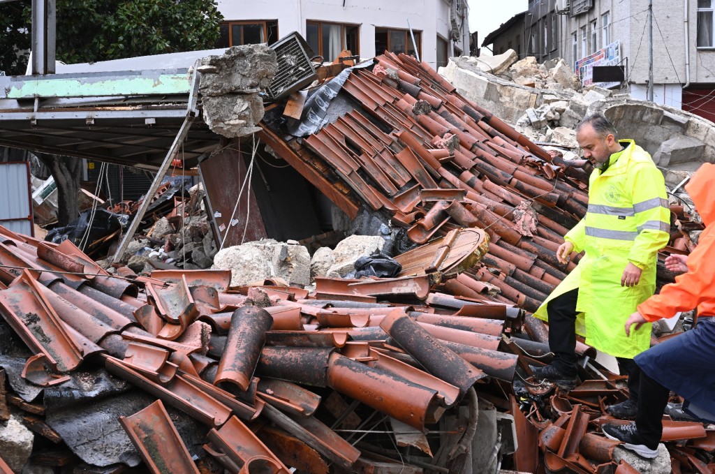 Antakya Ulu Cami'de enkaz kaldırıldı