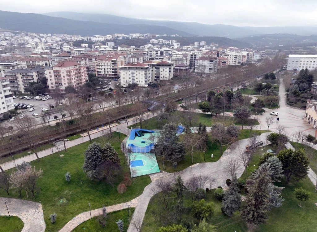 Şehit Erhan Öztürk Parkı, yenilenen yüzüyle hizmette