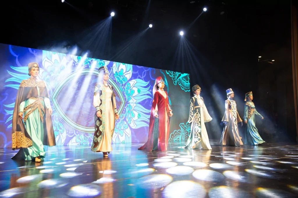 Türk kadınının zarafeti podyumda