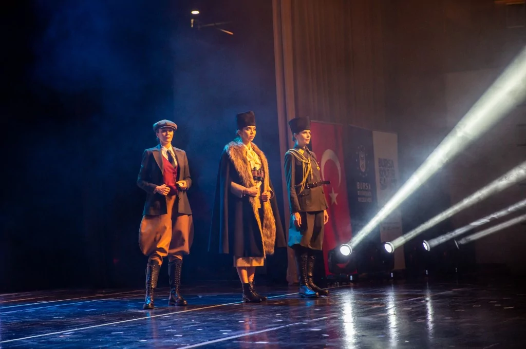 Türk kadınının zarafeti podyumda